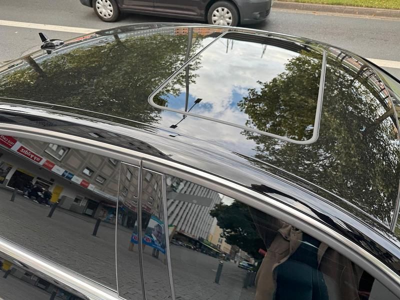 Schwarz Gebraucht 2011 Mercedes E300 Limousine | 8.850 € (Etwas zu teuer) - Bild 1/4