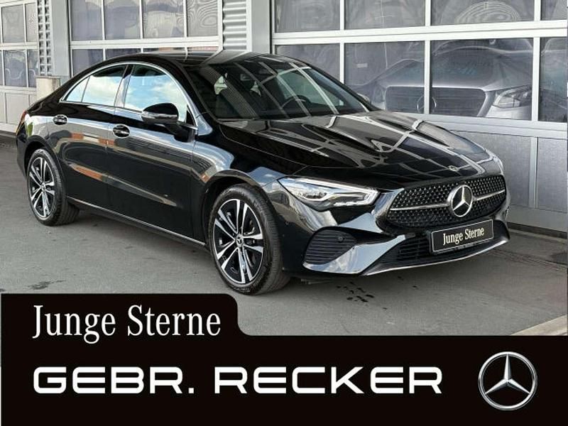 Lack kosmosschwarz Gebraucht 2024 Mercedes CLA180 Advanced Limousine | 30.750 € (Guter Preis) - Bild 1/4