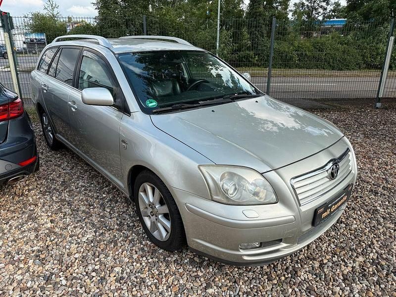 Grau Gebraucht 2004 Toyota Avensis Executive Kombi | 1.600 € (Teuer) - Bild 1/4