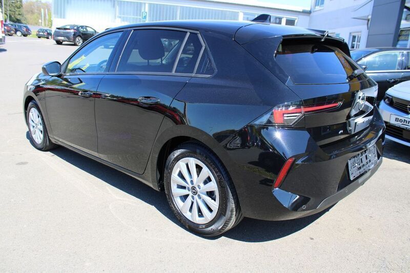 Gebraucht Opel Astra Business Edition 131 PS (96 kW) 2023 Schwarz Kleinwagen
