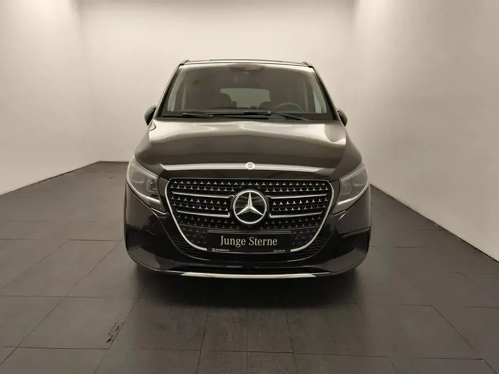 Gebraucht Mercedes V300 237 PS (174 kW) 2025 Obsidianschwarz metallic Van / Kleinbus