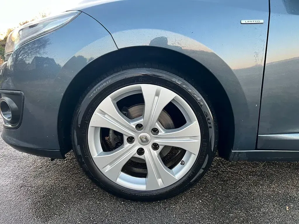 Gebraucht Renault Mégane III LIMITED 110 PS (80 kW) 2015 Grau Limousine