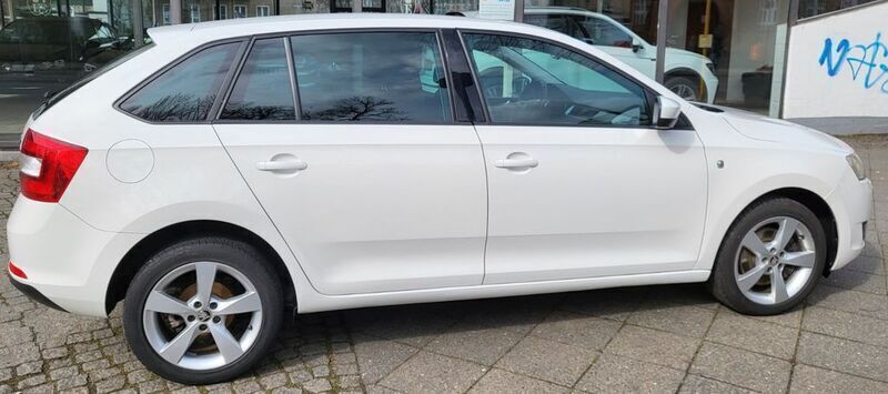 Gebraucht Skoda Rapid Elegance 122 PS (89 kW) 2014 Candyweiss Limousine