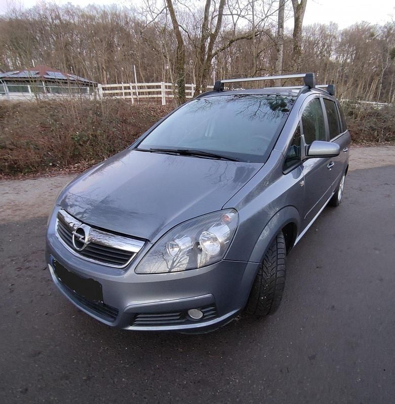 Grau Gebraucht 2006 Opel Zafira Van / Kleinbus | 3.600 € (Teuer) - Bild 1/4