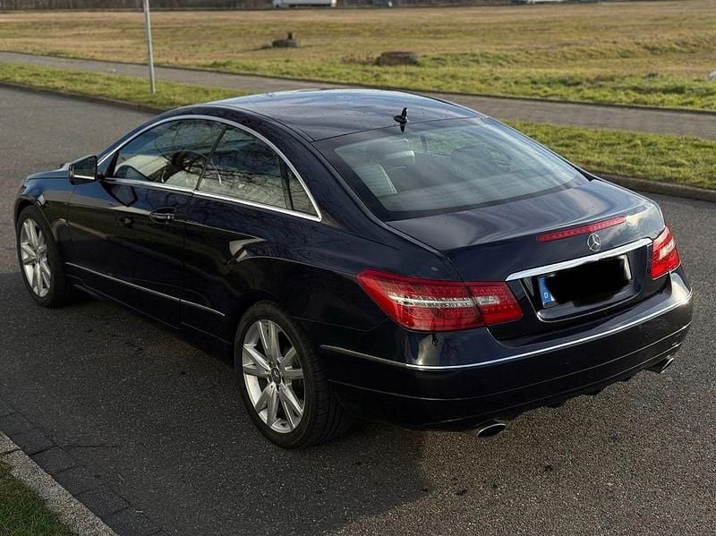 Gebraucht Mercedes E350 265 PS (194 kW) 2011 Blau Coupé