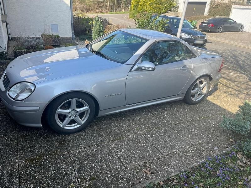 Second-hand Mercedes SLK200 197 CP (144 kW) 2001 Argintiu Cabrio