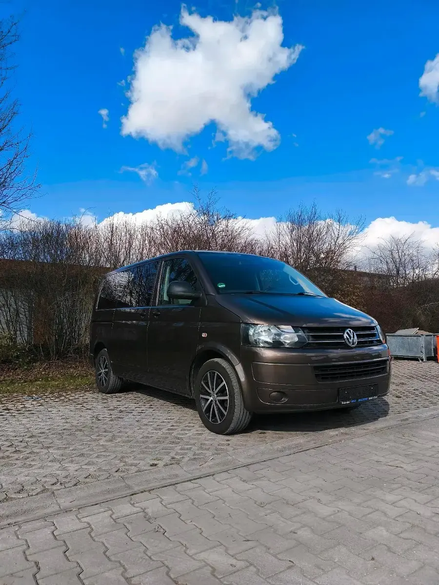 Gebraucht VW Multivan 102 PS (75 kW) 2010 Braun Van / Kleinbus