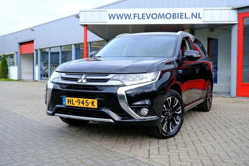 Gebraucht Mitsubishi Outlander P-HEV Edition 121 PS (88 kW) 2015 Schwarz SUV