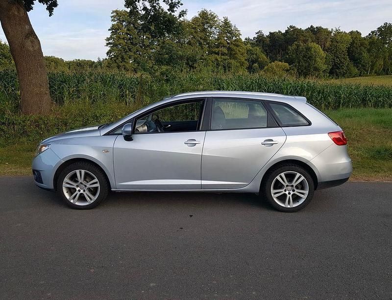 Silber Gebraucht 2011 VW Polo Style Limousine | 4.500 € - Bild 1/4