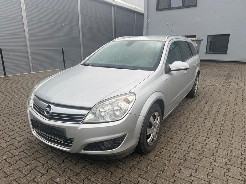 Gebraucht Opel Astra Edition 116 PS (85 kW) 2008 Silber Kombi