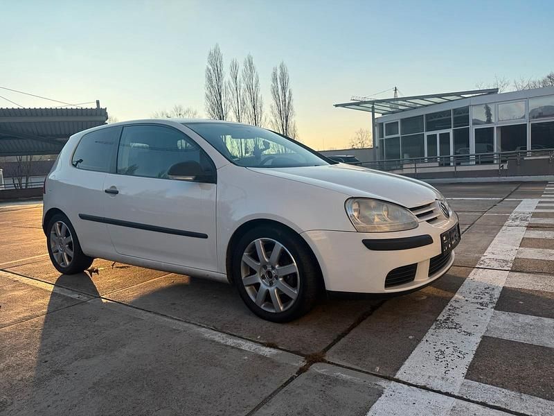 Weiß Gebraucht 2008 VW Golf Limousine | 2.490 € (Fairer Preis) - Bild 1/4