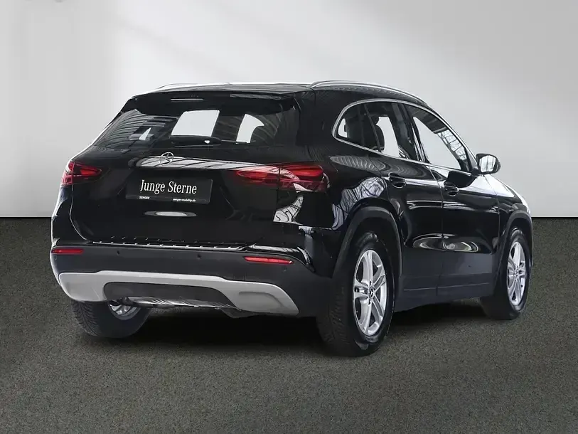 Gebraucht Mercedes GLA200 163 PS (119 kW) 2024 Unilack nachtschwarz SUV
