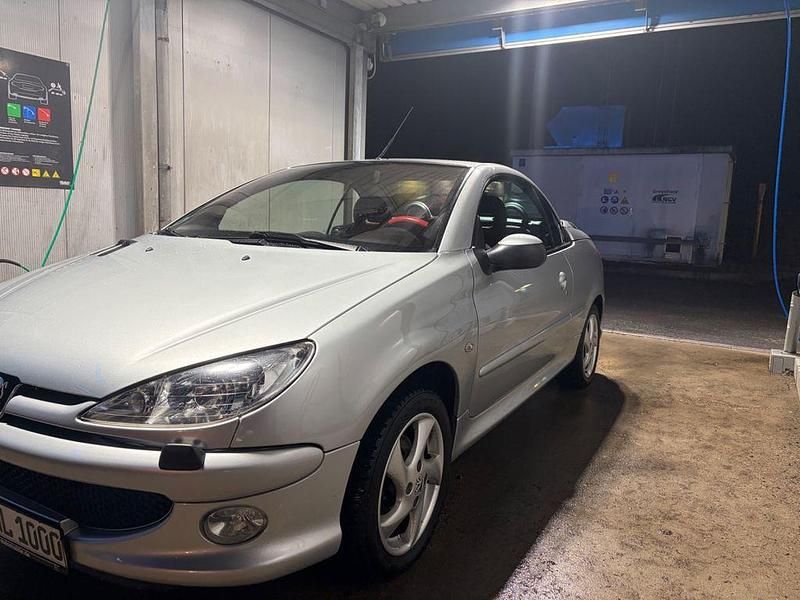 Gebraucht Peugeot 206 CC 109 PS (80 kW) 2006 Silber Cabrio
