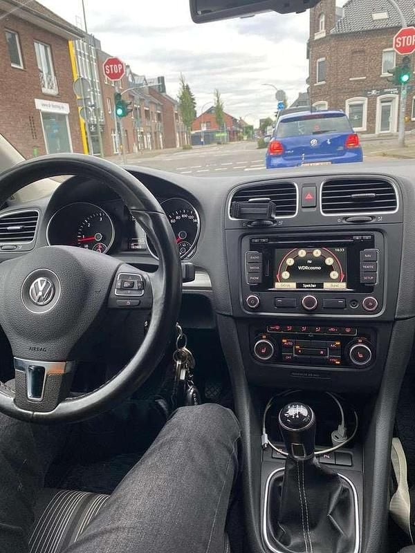 Blau Gebraucht 2013 VW Golf VII Match Limousine | 4.300 € (Superpreis) - Bild 1/4