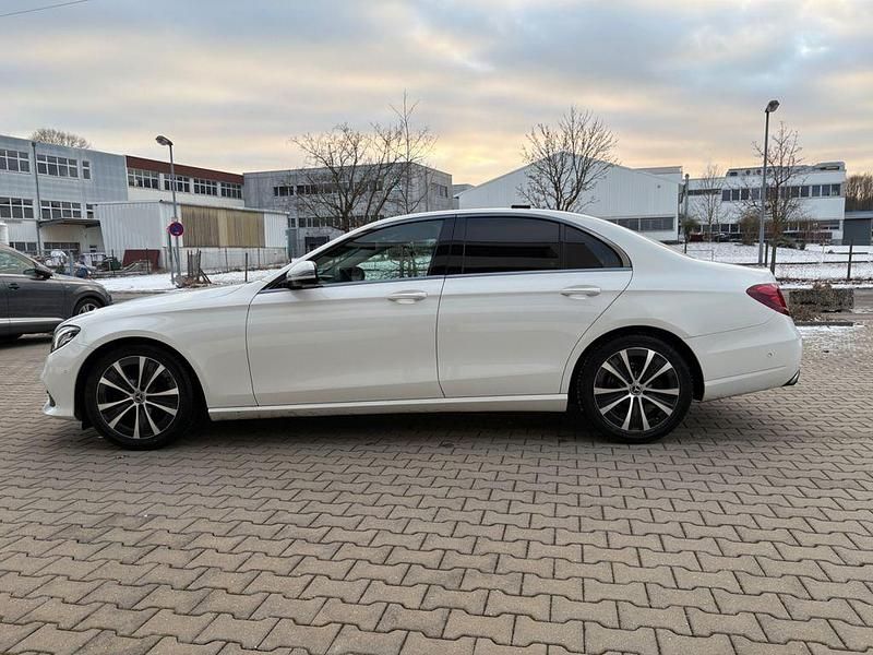 Gebraucht Mercedes E220 194 PS (142 kW) 2019 Weiß Limousine