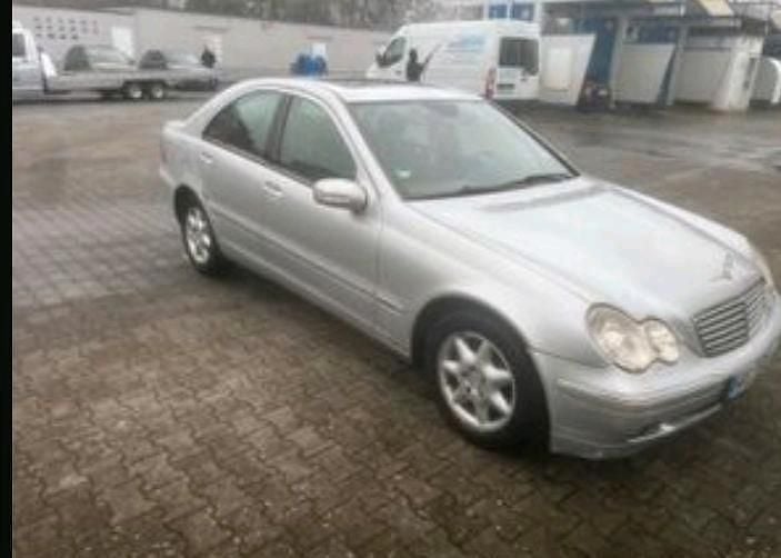 Gebraucht Mercedes C220 143 PS (105 kW) 2003 Silber Limousine