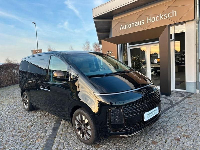 Schwarz Gebraucht 2023 Hyundai Staria Signature Van / Kleinbus | 44.990 € (Etwas zu teuer) - Bild 1/4