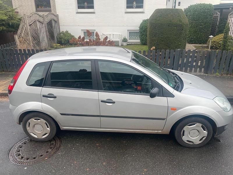 Silber Gebraucht 2004 Ford Fiesta Kleinwagen | 720 € (Superpreis) - Bild 1/4
