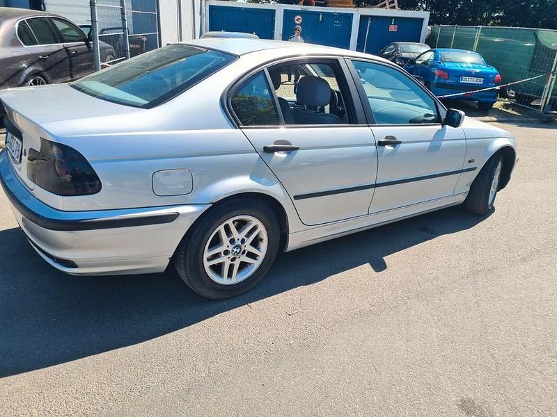 Silber Gebraucht 2000 BMW 318 Limousine | 1.300 € (Superpreis) - Bild 1/4