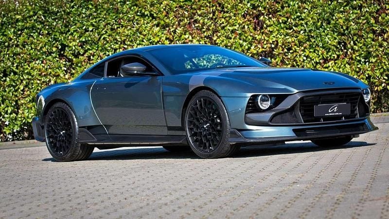 Gebraucht Aston Martin Valour 715 PS (525 kW) 2024 Stirling silber Coupé