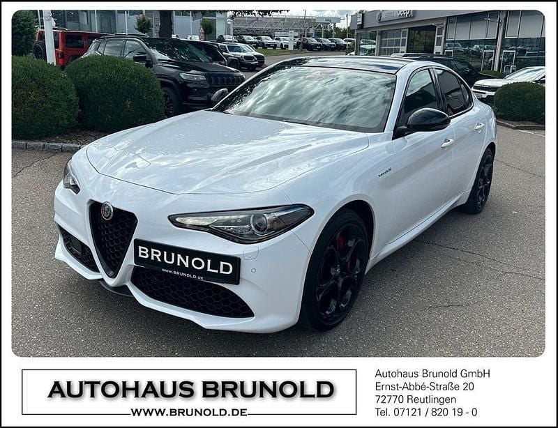 Weiß Gebraucht 2022 Alfa Romeo Giulia Veloce Limousine | 38.900 € - Bild 1/4