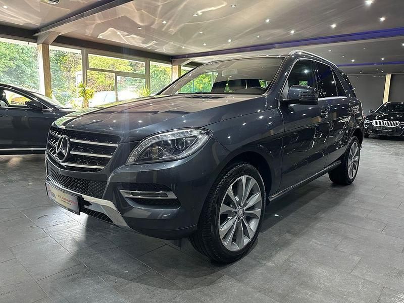 Grau Gebraucht 2014 Mercedes ML350 SUV | 27.990 € (Etwas zu teuer) - Bild 1/4