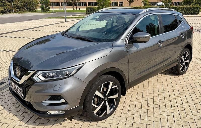 Grau Gebraucht 2019 Nissan Qashqai Tekna SUV | 16.350 € (Guter Preis) - Bild 1/4
