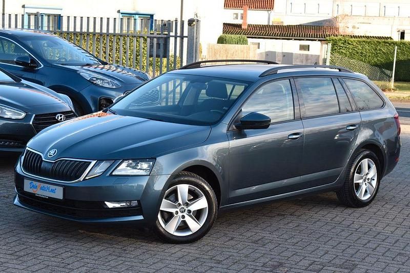 Grau Gebraucht 2020 Skoda Octavia Tour Kombi | 14.990 € (Superpreis) - Bild 1/4