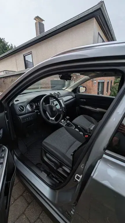 Gebraucht Suzuki Vitara Comfort+ 129 PS (94 kW) 2022 Silber SUV