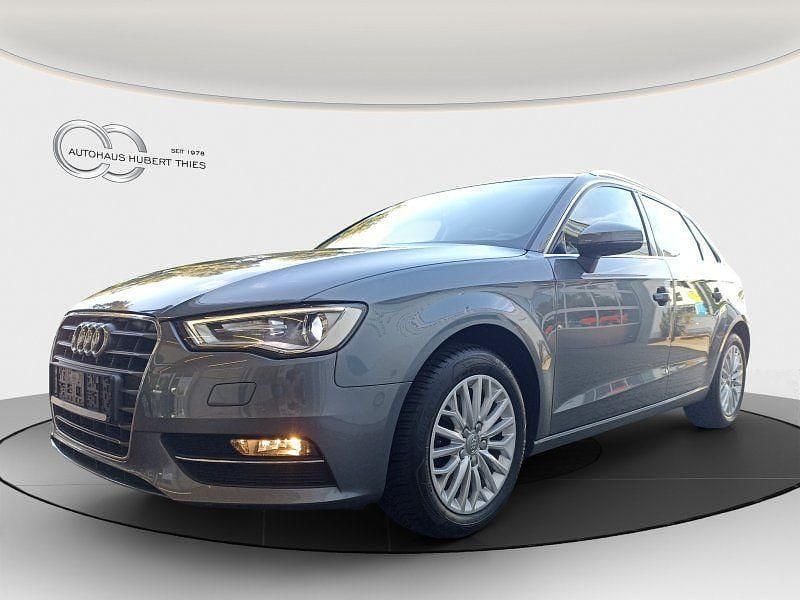 Grau Gebraucht 2014 Audi A3 Sportback Ambiente Limousine | 13.890 € (Etwas zu teuer) - Bild 1/4