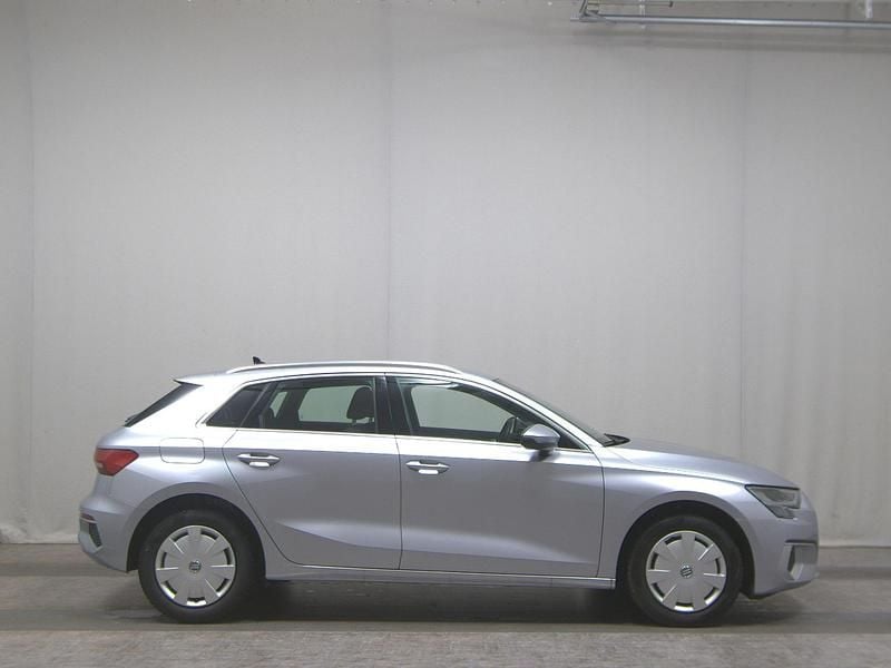 Florettsilber metallic Gebraucht 2023 Audi A3 Advanced Limousine | 20.580 € (Superpreis) - Bild 1/4