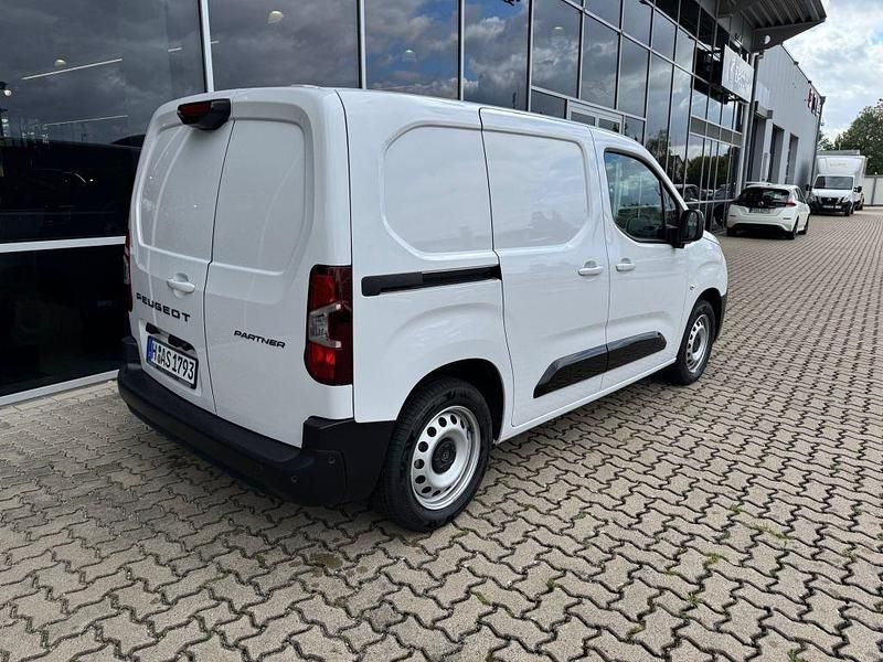 Gebraucht Peugeot Partner 102 PS (75 kW) 2024 Weiß Van / Kleinbus
