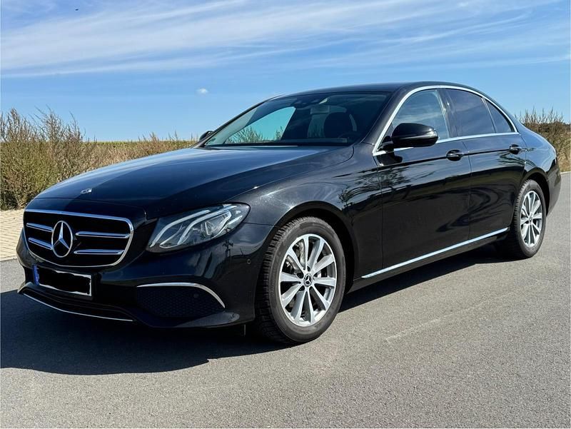 Schwarz Gebraucht 2018 Mercedes E200 Limousine | 21.500 € (Etwas zu teuer) - Bild 1/4
