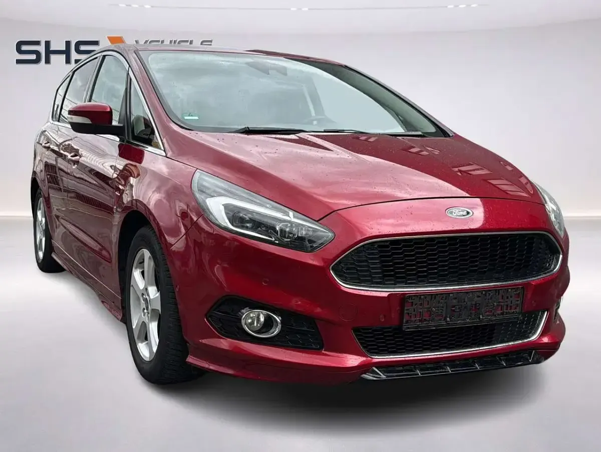 Używany Ford S-MAX Titanium 160 KM (117 kW) 2018 Czerwony Minivan