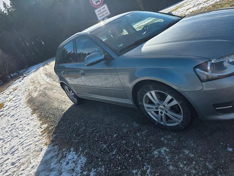 Gebraucht Audi A3 Ambiente 105 PS (77 kW) 2010 Grau Kleinwagen