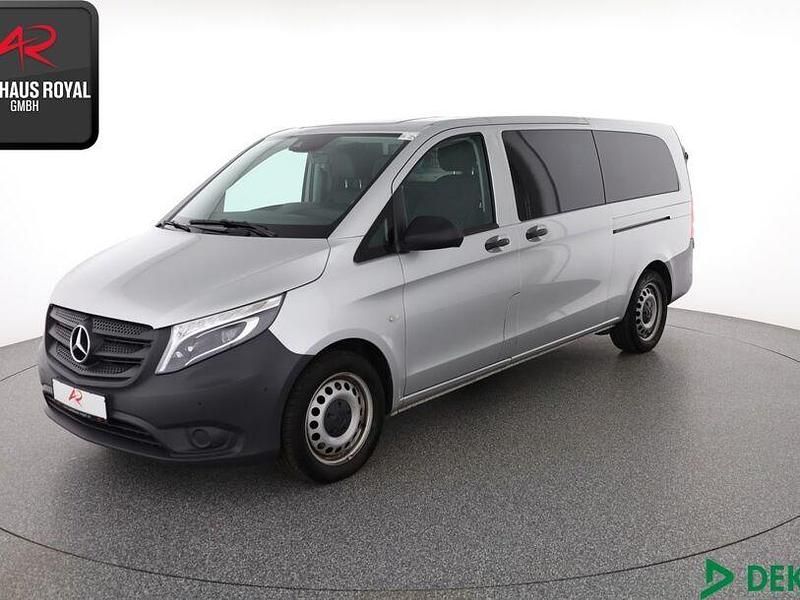 Brillantsilber Gebraucht 2018 Mercedes Vito Kombi | 32.880 € - Bild 1/4