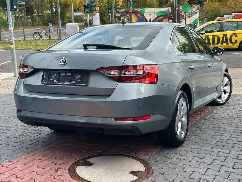 Gebraucht Skoda Superb Ambition 150 PS (110 kW) 2017 Grau Limousine
