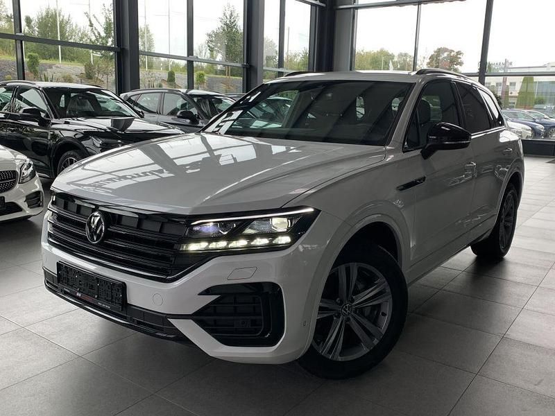 Oryxwhite perlmutteffekt Gebraucht 2022 VW Touareg R-line SUV | 59.999 € - Bild 1/4