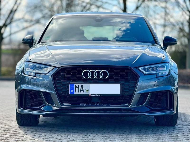 Gebraucht Audi RS3 Exclusive 400 PS (294 kW) 2018 Grau Limousine
