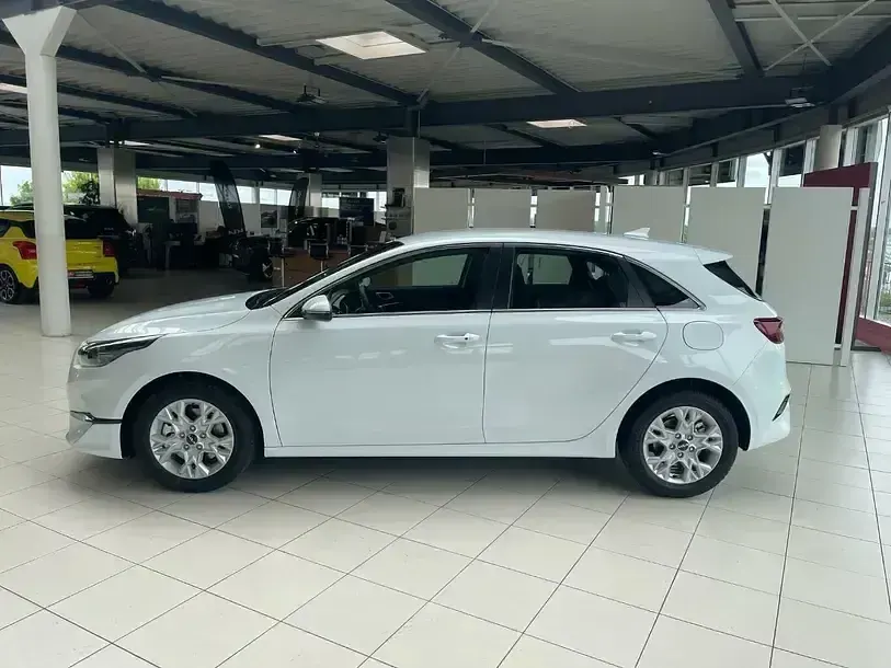 Ny Kia Ceed 101 HK (74 kW) 2025 Hvid Hatchback