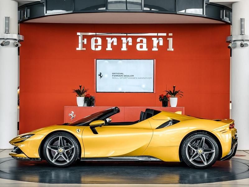Gebraucht Ferrari SF90 999 PS (734 kW) 2023 Gelb Cabrio