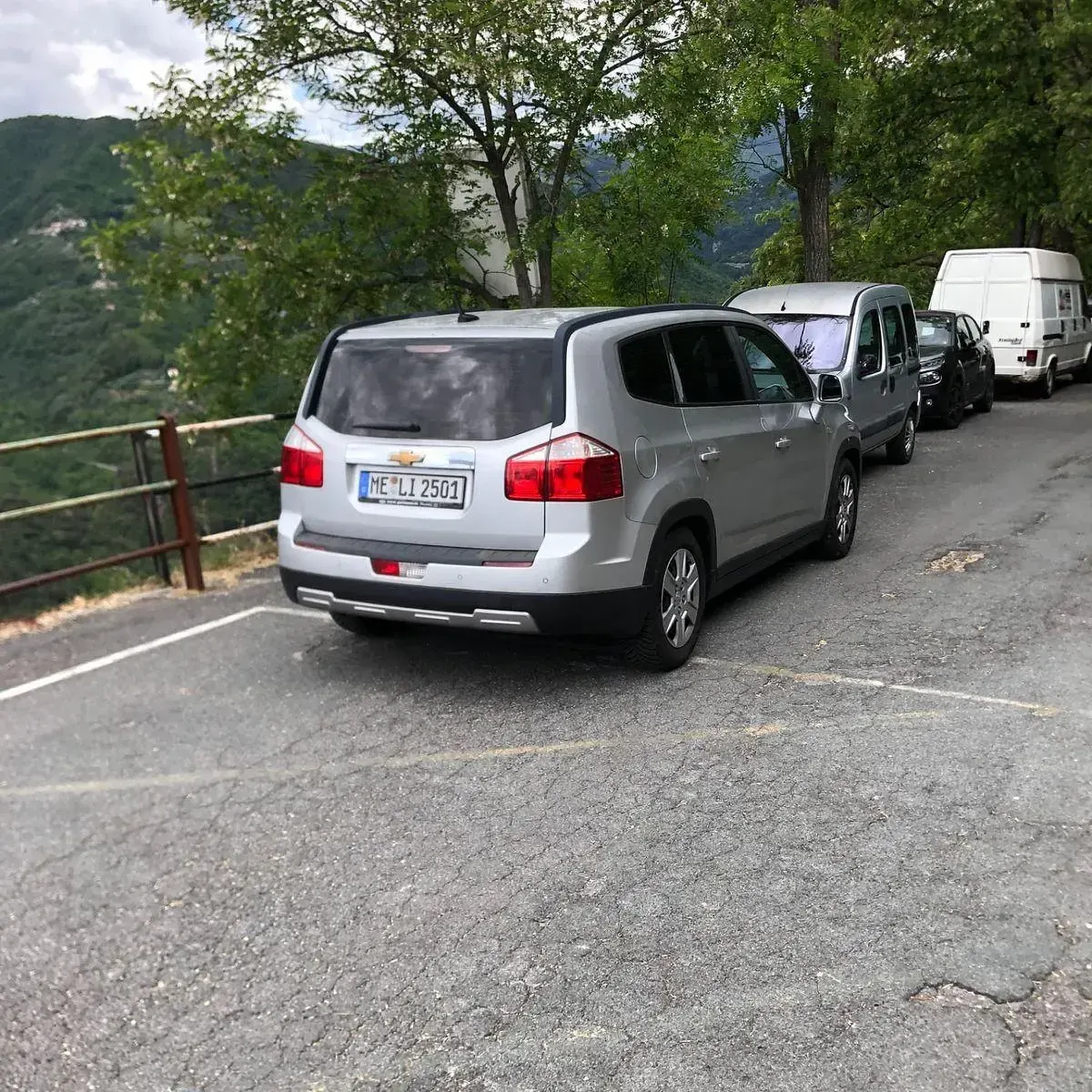 Gebraucht Chevrolet Orlando LT 131 PS (96 kW) 2012 Silber Van / Kleinbus