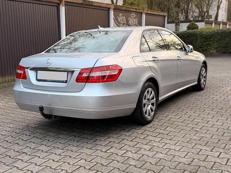 Gebraucht Mercedes E220 Elegance 170 PS (125 kW) 2010 Silber Limousine