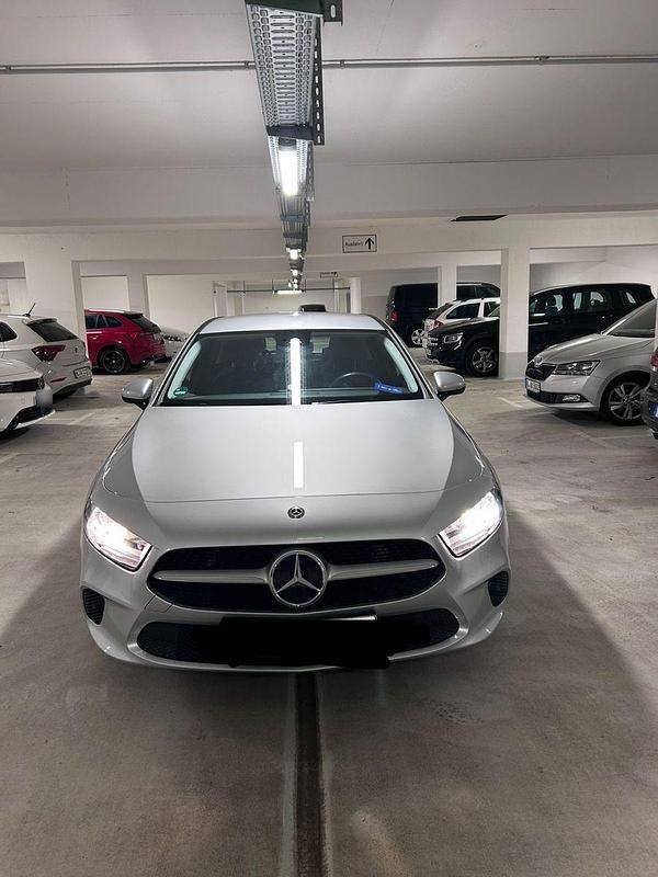 Gebraucht Mercedes A200 Progressive 163 PS (119 kW) 2018 Silber Limousine