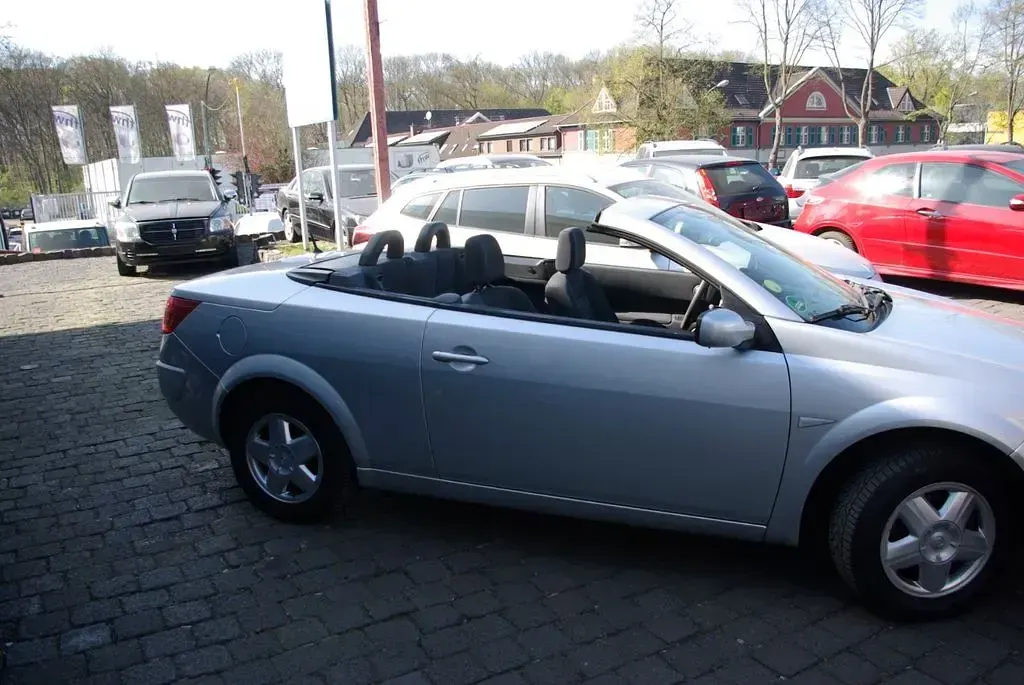 Gebraucht Renault Mégane Cabriolet Avantage 111 PS (81 kW) 2007 Silber Cabrio