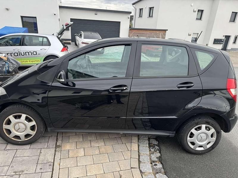 Gebraucht Mercedes A180 114 PS (83 kW) 2011 Schwarz Limousine