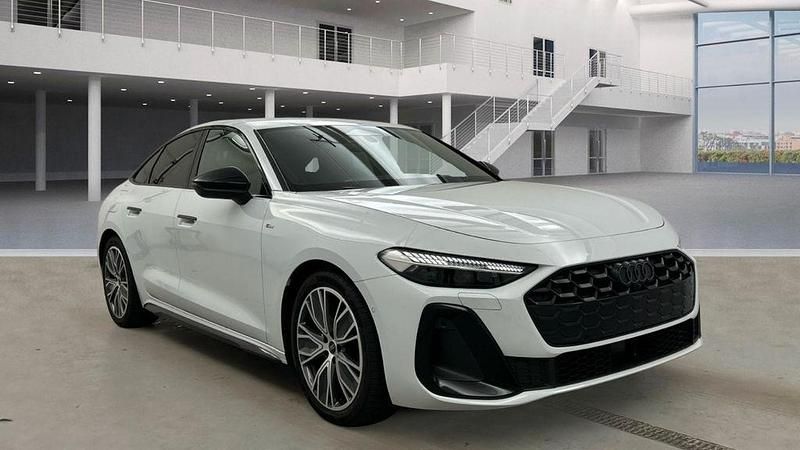 Second-hand Audi A5 S-line plus 204 CP (150 kW) 2025 Alb Berlinǎ