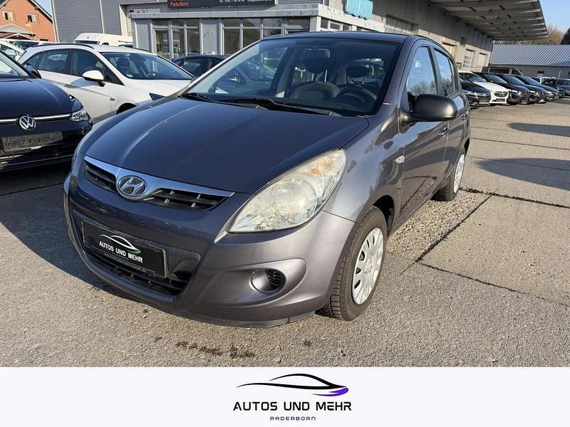 Grau Gebraucht 2011 Hyundai i20 Classic Limousine | 2.799 € (Guter Preis) - Bild 1/4