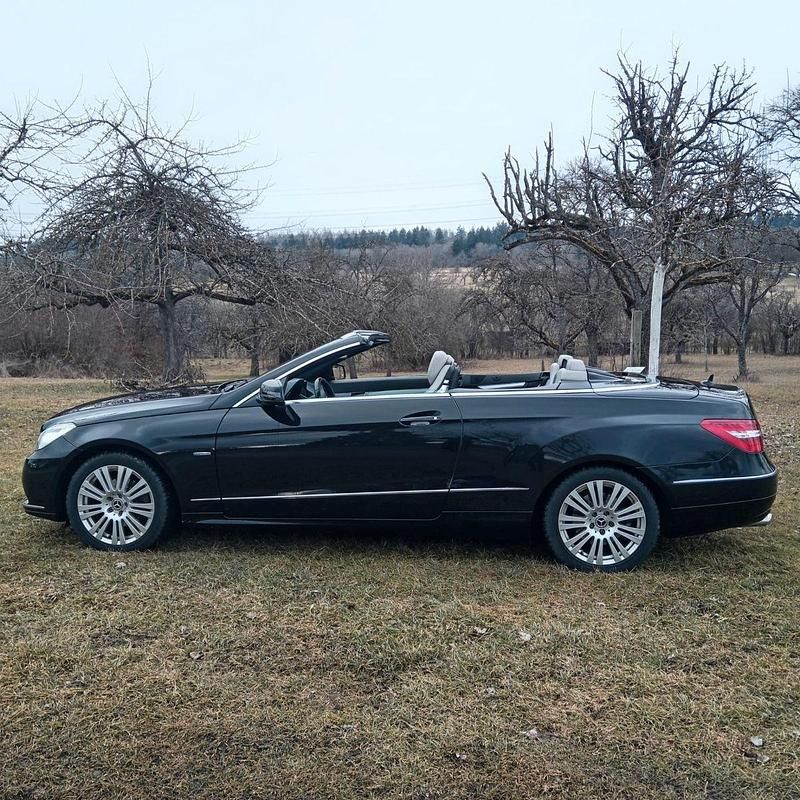 Gebraucht Mercedes E200 Elegance 184 PS (135 kW) 2011 Schwarz Cabrio