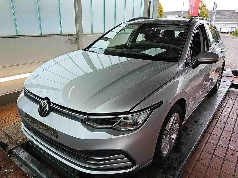 Second-hand VW Golf VIII Life 116 CP (85 kW) 2022 Argintiu Break